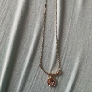 Gold pendant necklace